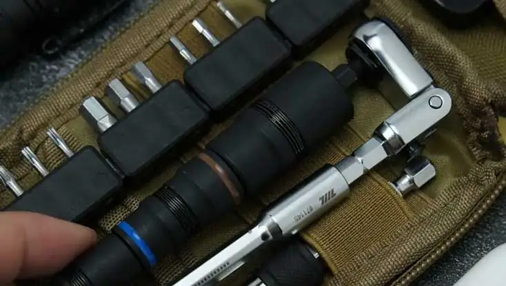 New-for-2025-The-711L-Flex-Head-1-4-EDC-Ratchet-Wrench-With-T-Handle-FU